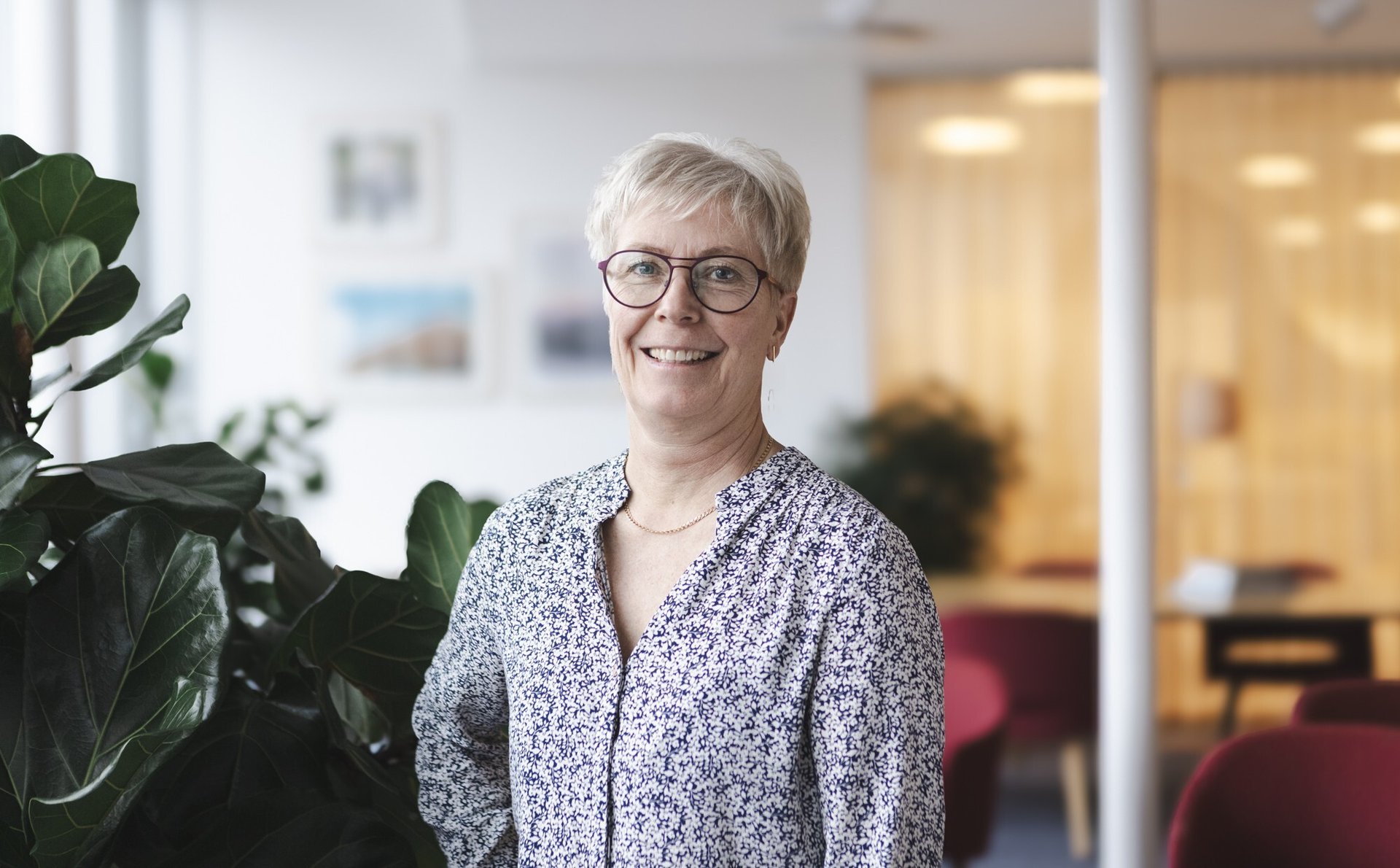 <span id="hs_cos_wrapper_name" class="hs_cos_wrapper hs_cos_wrapper_meta_field hs_cos_wrapper_type_text" style="" data-hs-cos-general-type="meta_field" data-hs-cos-type="text" >Ann Drott firar 25 år på Ebab</span>