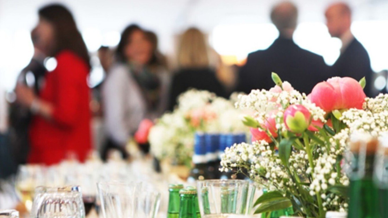 <span id="hs_cos_wrapper_name" class="hs_cos_wrapper hs_cos_wrapper_meta_field hs_cos_wrapper_type_text" style="" data-hs-cos-general-type="meta_field" data-hs-cos-type="text" >En inspirerande inflyttningsfest på Ebabs hållbara huvudkontor</span>