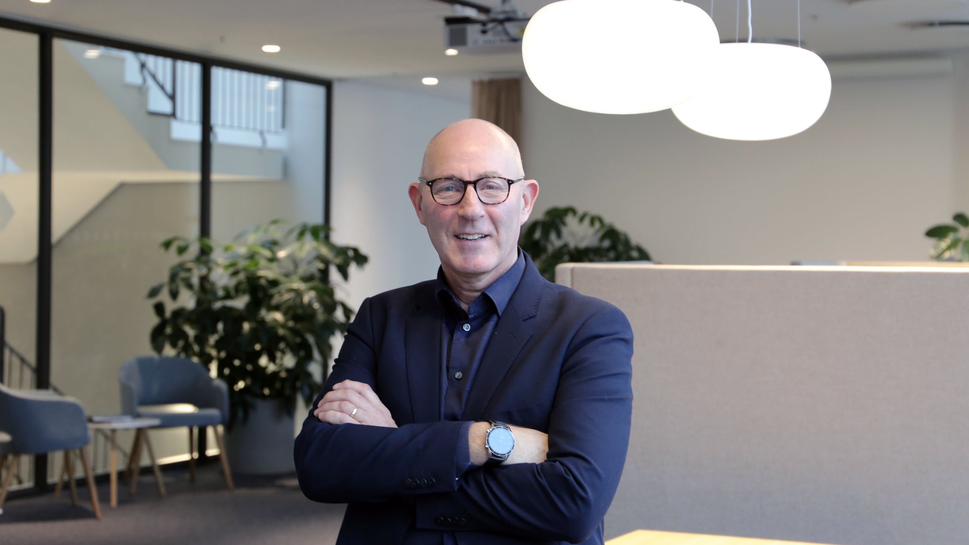 <span id="hs_cos_wrapper_name" class="hs_cos_wrapper hs_cos_wrapper_meta_field hs_cos_wrapper_type_text" style="" data-hs-cos-general-type="meta_field" data-hs-cos-type="text" >Johan Öberg firar 15 år på Ebab</span>