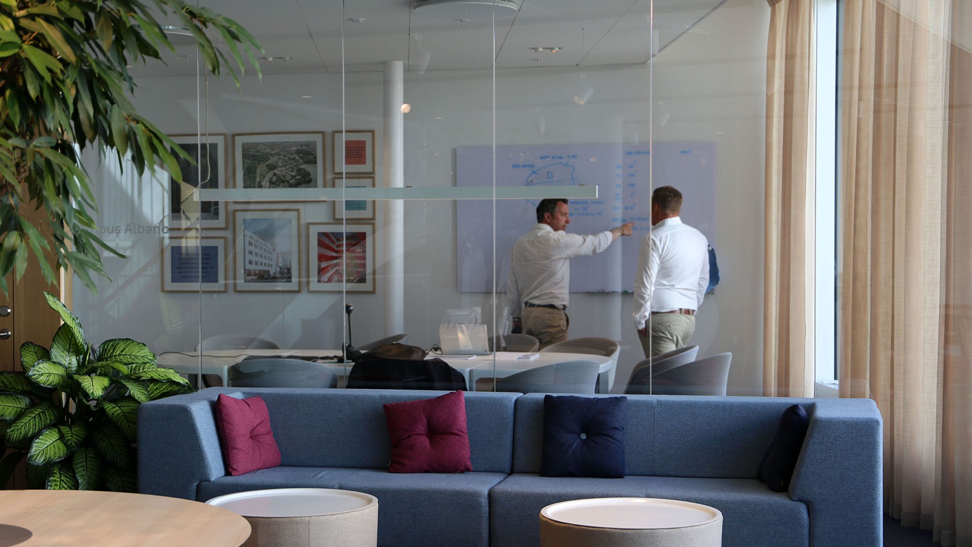 <span id="hs_cos_wrapper_name" class="hs_cos_wrapper hs_cos_wrapper_meta_field hs_cos_wrapper_type_text" style="" data-hs-cos-general-type="meta_field" data-hs-cos-type="text" >Kontorsfastigheter – från öppna landskap till aktivitetsbaserat</span>